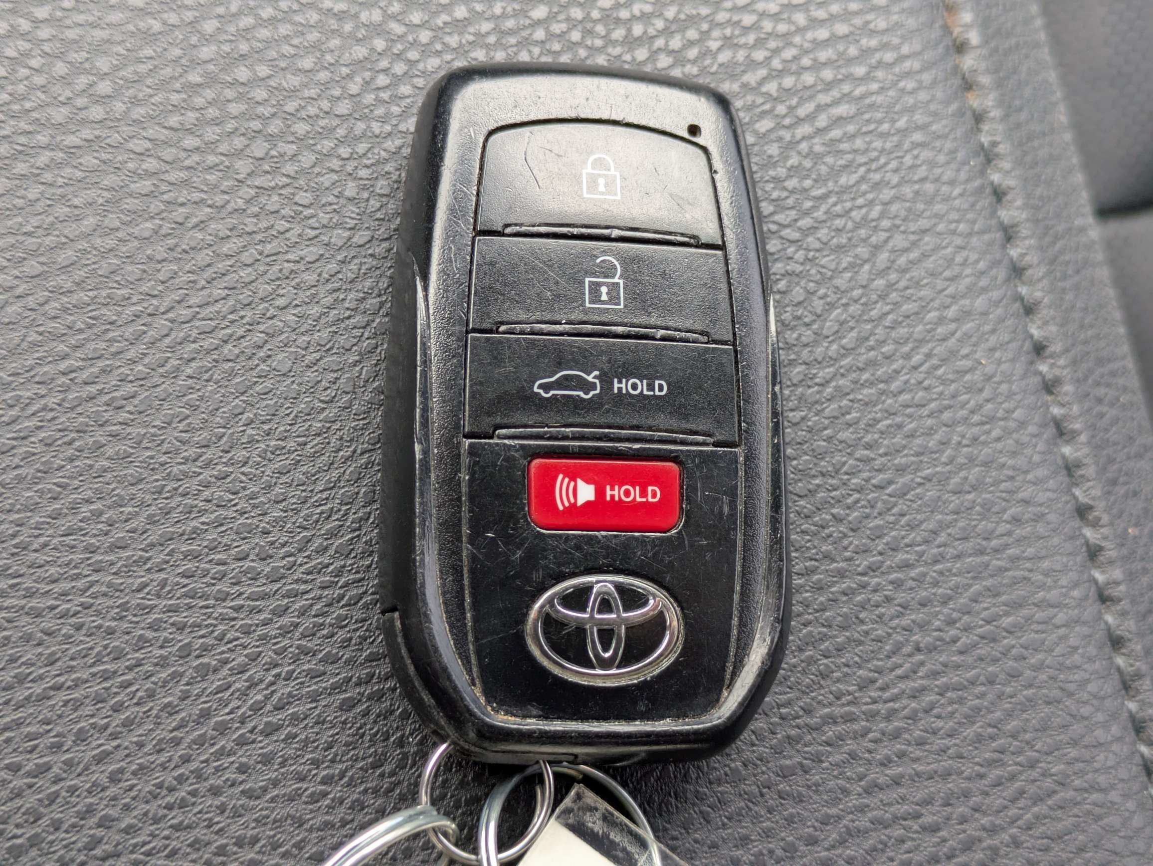 Used 2025 Toyota Camry XSE FWD image 30