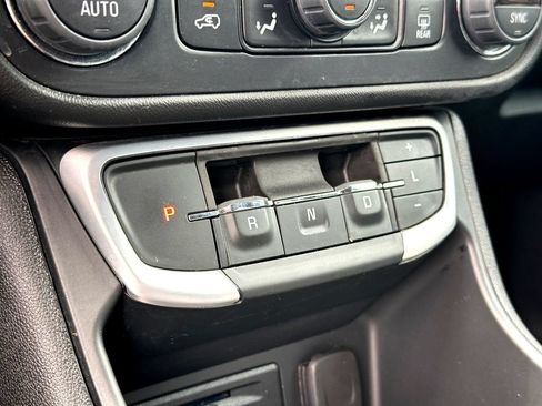 Used 2024 GMC Terrain SLT FWD image 20