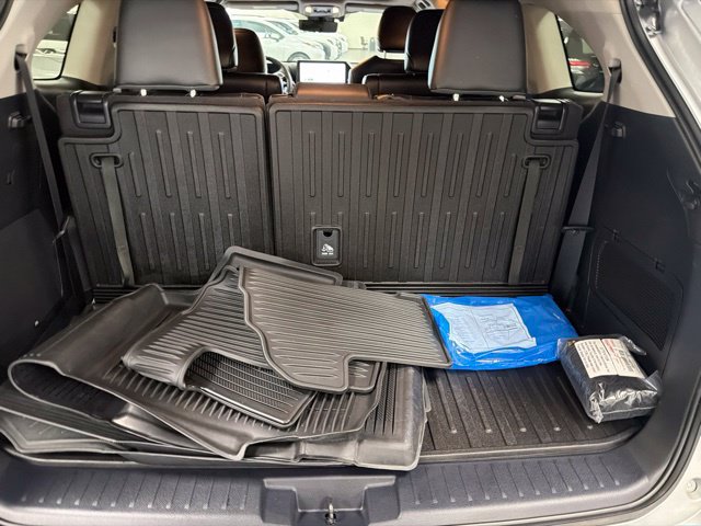 Used 2024 Toyota Highlander Platinum AWD/4WD image 14