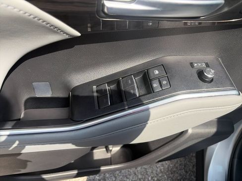 Used 2025 Toyota Highlander Platinum AWD/4WD image 13