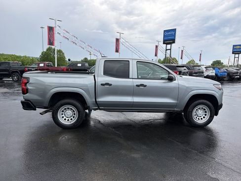 Used 2024 Chevrolet Colorado W/T RWD image 3