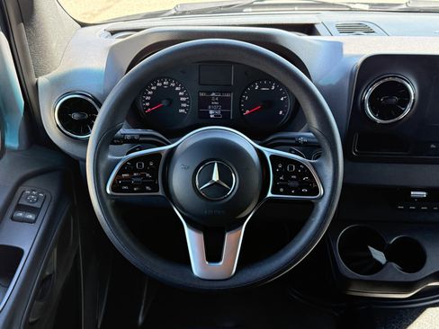 Used 2022 Mercedes-Benz Sprinter 2500 image 16