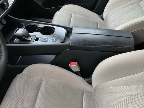 Used 2025 Nissan Rogue SV image 33