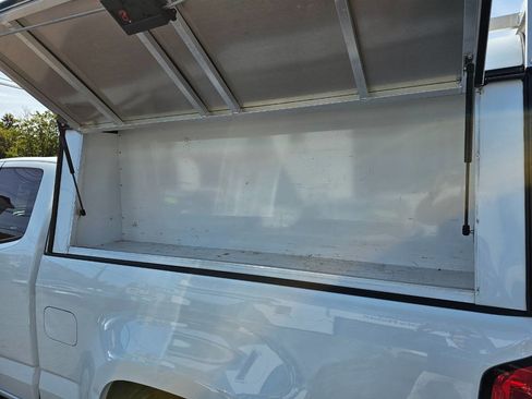 Used 2015 Chevrolet Colorado W/T image 9