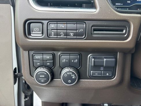 Used 2022 Chevrolet Tahoe Z71 w/ Off-Road Capability Package AWD/4WD image 16
