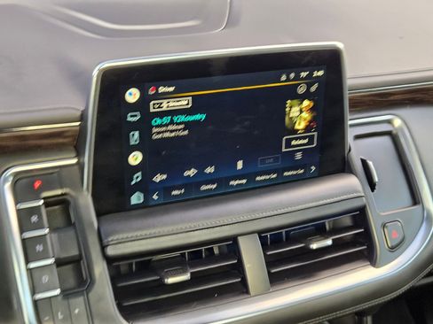 Used 2022 Chevrolet Tahoe Z71 w/ Z71 Off-Road Package image 18