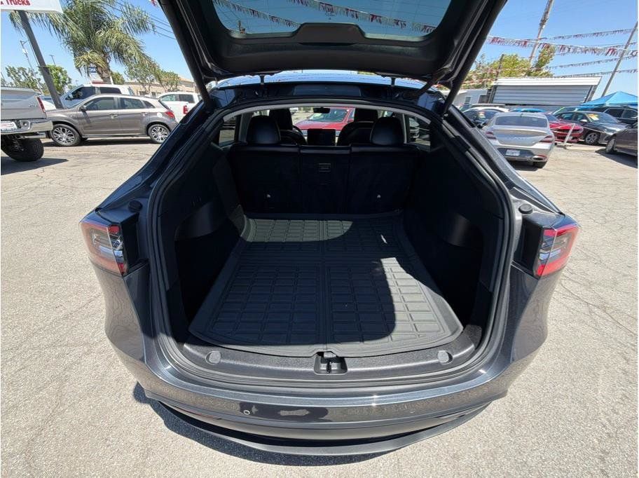 Used 2021 Tesla Model Y Long Range AWD/4WD image 11