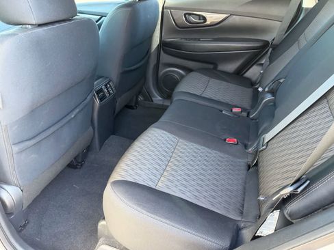 Used 2019 Nissan Rogue S image 16