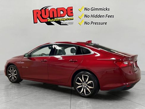 Used 2018 Chevrolet Malibu LT w/ Leather Package FWD image 4