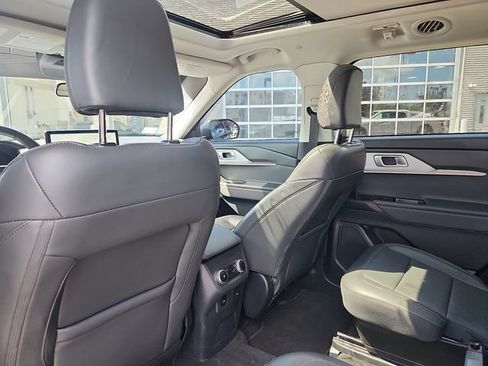 Certified 2025 Ford Explorer Active w/ Active Comfort Package AWD/4WD image 24