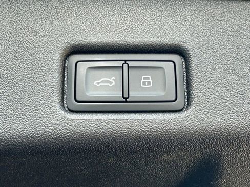 Used 2025 Audi SQ5 Premium Plus w/ Premium Plus Package image 59