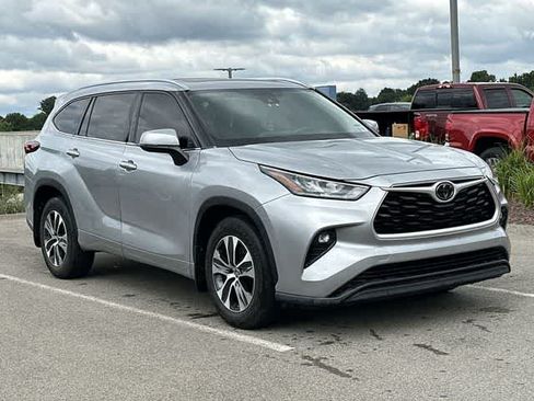 Used 2020 Toyota Highlander XLE AWD/4WD image 22