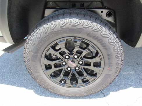 New 2026 GMC Canyon Elevation w/ Convenience Package RWD image 8