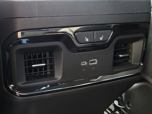 Used 2024 GMC Sierra 2500 AT4X AWD/4WD image 19