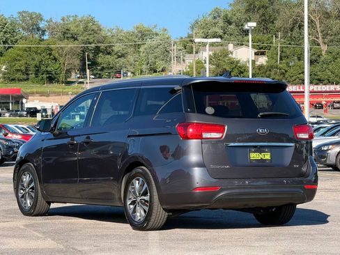 Used 2018 Kia Sedona SX FWD image 2