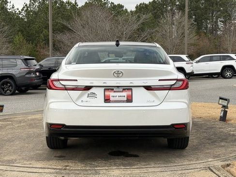 Used 2025 Toyota Camry XLE image 6