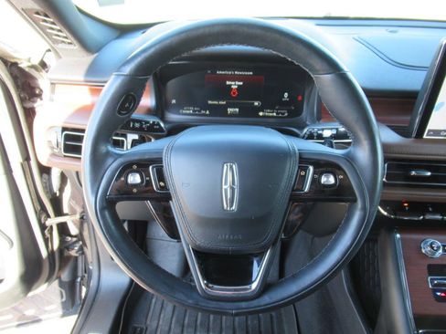 Used 2023 Lincoln Aviator Reserve w/ Equipment Group 201A image 16