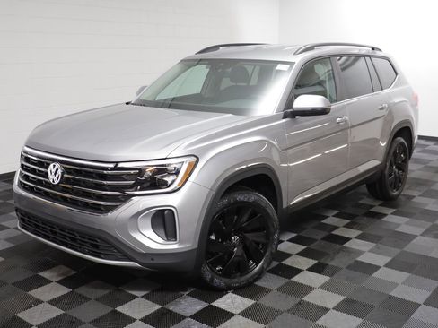 New 2026 Volkswagen Atlas SE image 2