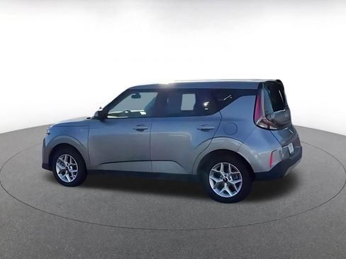 Used 2025 Kia Soul LX w/ LX Technology Package image 9