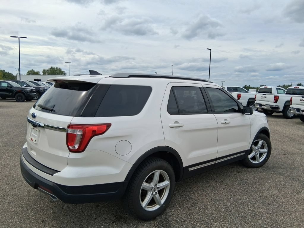 Used 2018 Ford Explorer XLT FWD image 6