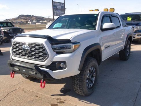 Used 2023 Toyota Tacoma TRD Off-Road image 2