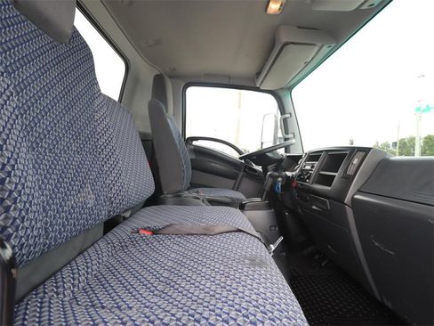 Used 2024 Isuzu NPR image 9