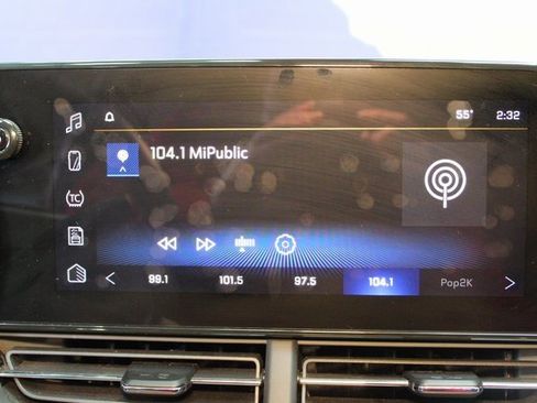 Used 2025 Chevrolet Trax RS image 24