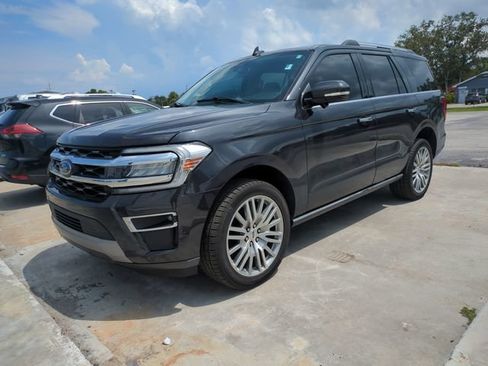 Used 2024 Ford Expedition Limited RWD image 3