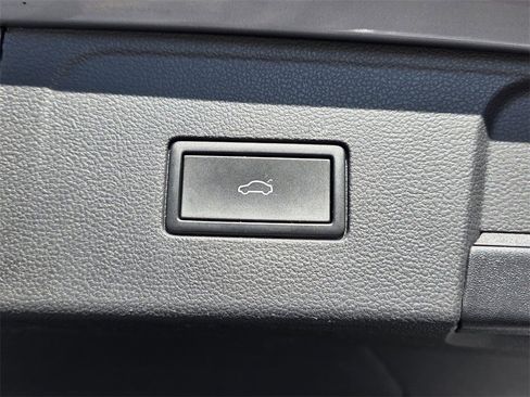 Used 2024 Volkswagen Atlas SEL Premium R-Line image 29