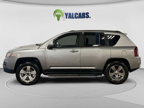 Used 2016 Jeep Compass Latitude AWD/4WD image 2
