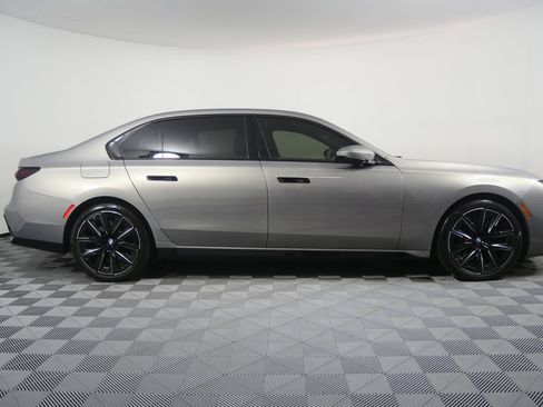 Certified 2023 BMW 740i RWD image 2