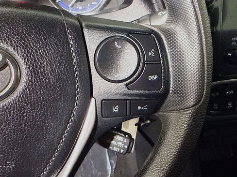 Used 2018 Toyota Corolla LE w/ Carpet Mat Package (TMS) FWD image 15