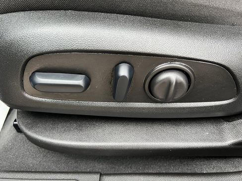 Used 2023 GMC Acadia SLE w/ Driver Convenience Package image 28