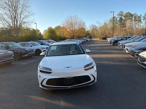 Used 2025 Genesis GV60 RWD image 2