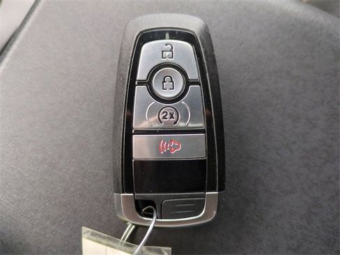 Used 2023 Ford Bronco Badlands image 28