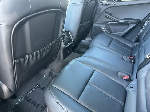 Certified 2025 Porsche Macan AWD/4WD image 13