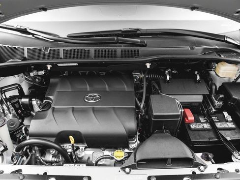 Used 2017 Toyota Sienna XLE w/ XLE Navigation Package FWD image 7