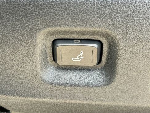 Certified 2025 Toyota Tacoma SR RWD image 21