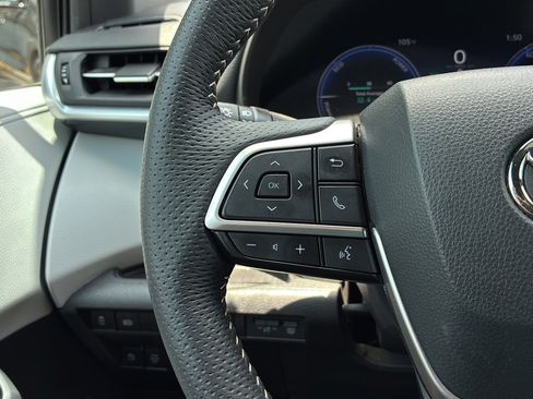 Used 2025 Toyota Sienna XSE FWD image 27