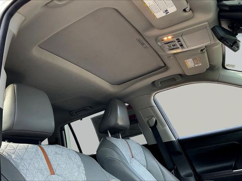 Used 2022 Toyota Highlander Bronze Edition AWD/4WD image 14