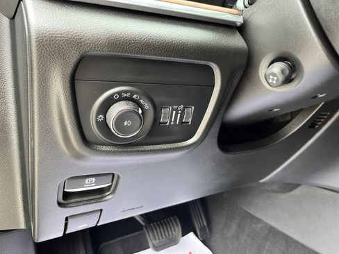 Used 2025 Jeep Grand Cherokee Summit AWD/4WD image 8