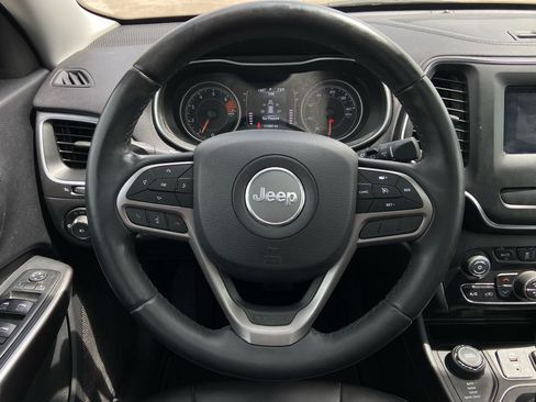 Used 2019 Jeep Cherokee Latitude Plus w/ Comfort/Convenience Group AWD/4WD image 12