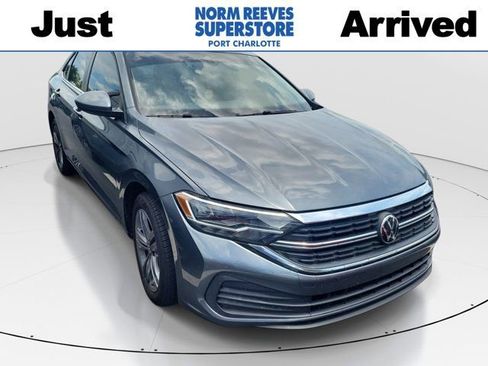 Used 2023 Volkswagen Jetta SE w/ Panoramic Sunroof Package FWD image 1