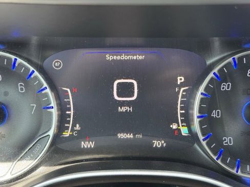 Used 2019 Chrysler Pacifica Touring-L w/ Advanced Safetytec Group FWD image 10