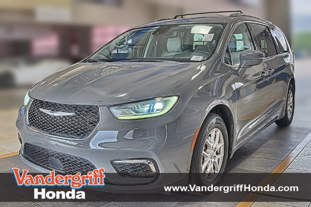 Used 2021 Chrysler Pacifica Touring-L FWD image 1