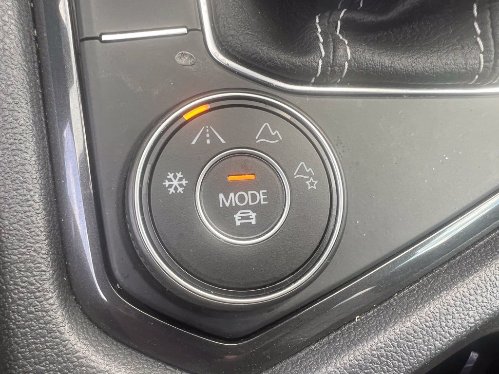 Used 2022 Volkswagen Tiguan SE AWD/4WD image 37