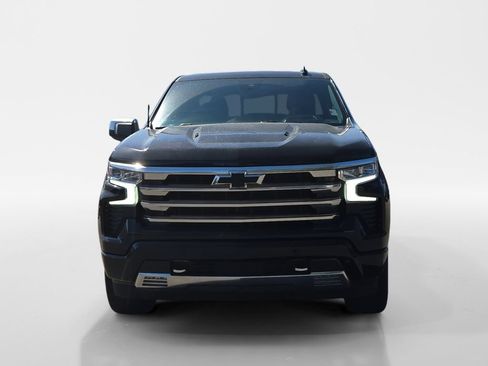 Used 2022 Chevrolet Silverado 1500 High Country w/ High Country Premium Package AWD/4WD image 9