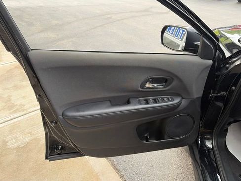 Used 2019 Honda HR-V LX image 10