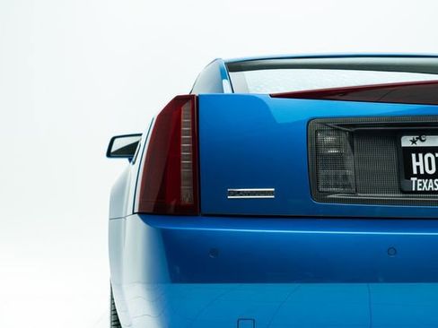 Used 2009 Cadillac XLR Platinum in Electra Blue 1 of image 16