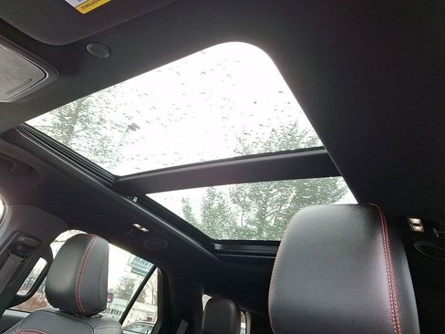 Used 2023 Ford Explorer ST-Line image 15